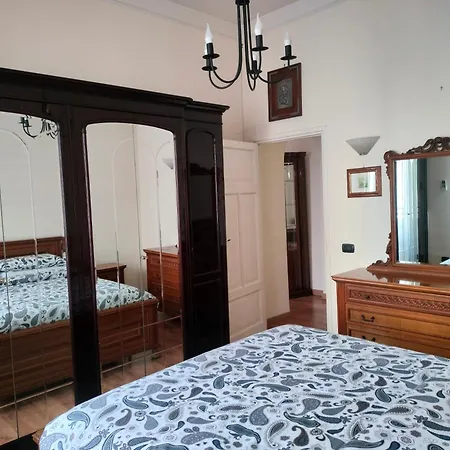 La Casa Di Norma- Centro 4 Posti Letto Apartment *